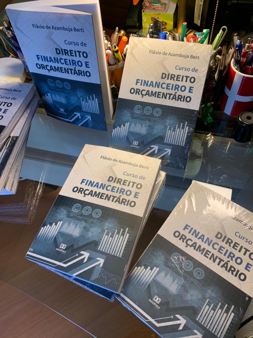 Leia mais sobre o artigo Procurador do MPC-PR lança livro sobre direito financeiro e orçamentário