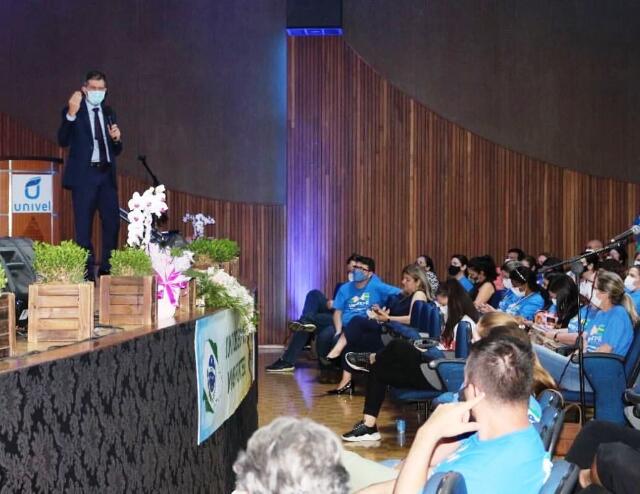 Leia mais sobre o artigo Procurador do MPC-PR participa de debate sobre a educação, em Cascavel