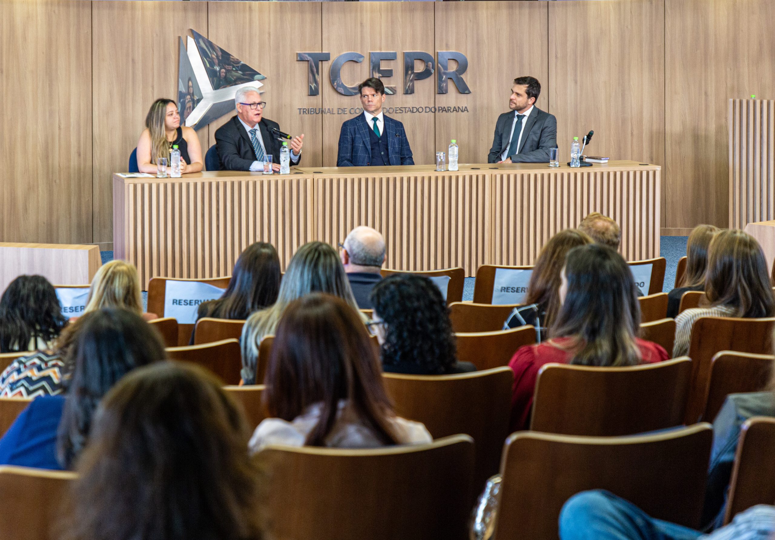 Leia mais sobre o artigo MPC-PR e Conaci firmam parceria e abrem diálogo sobre a importância do controle interno para a efetividade das políticas públicas