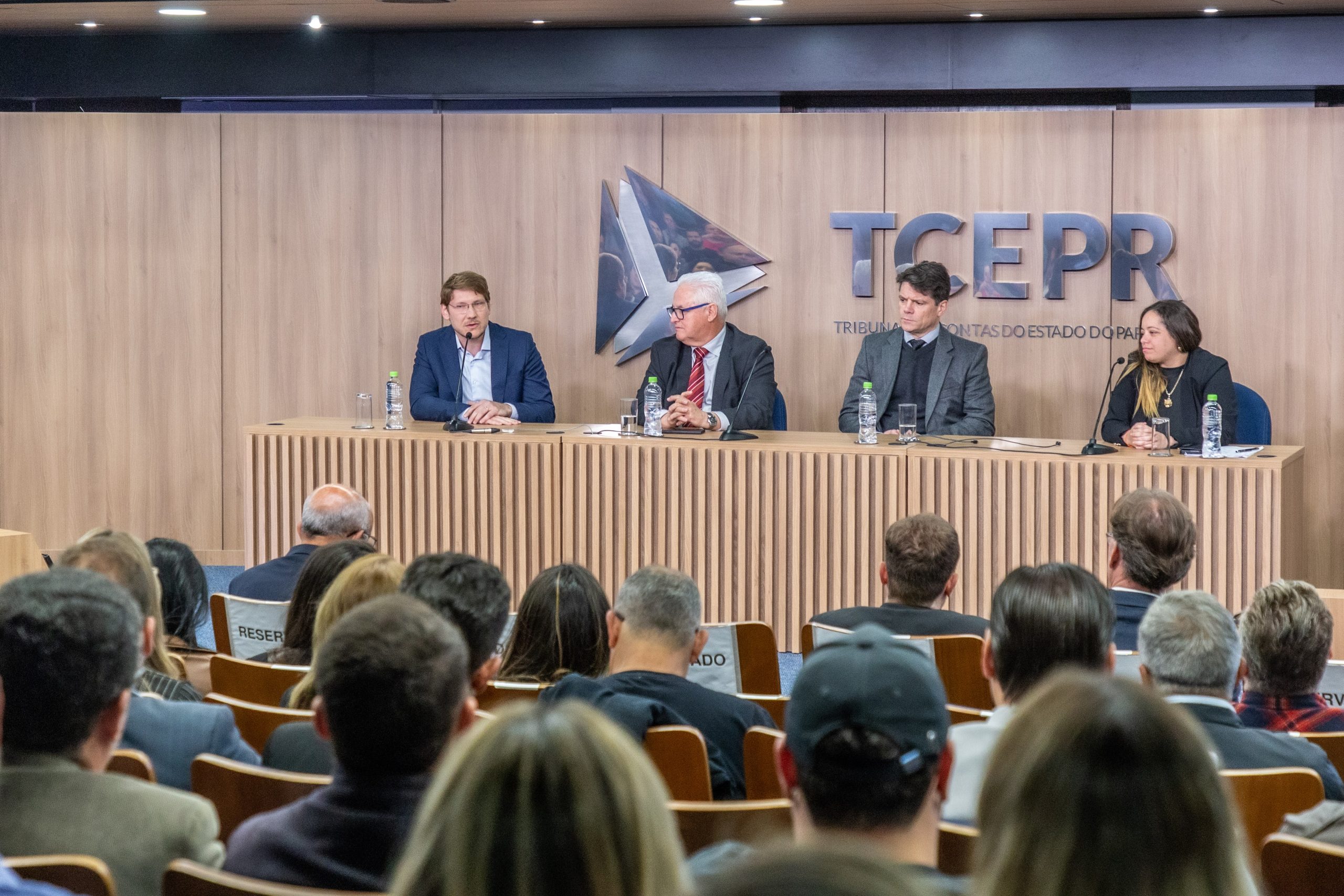 Leia mais sobre o artigo MPC-PR lança maior diagnóstico estadual sobre controle interno e apresenta plataforma voltada à inovação na gestão pública 