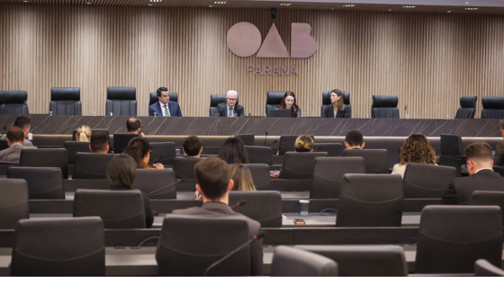 MPC-PR contribui para debate sobre contratações públicas em evento da OAB Paraná