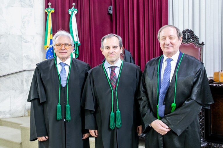 Conselheiro Ivan Bonilha é eleito para presidir o TCE-PR no biênio 2027-2028